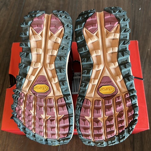 ALTRA Women's AL0A7R76 Olympus 5 Low GTX Trail Running Shoe - Picture 9 of 10